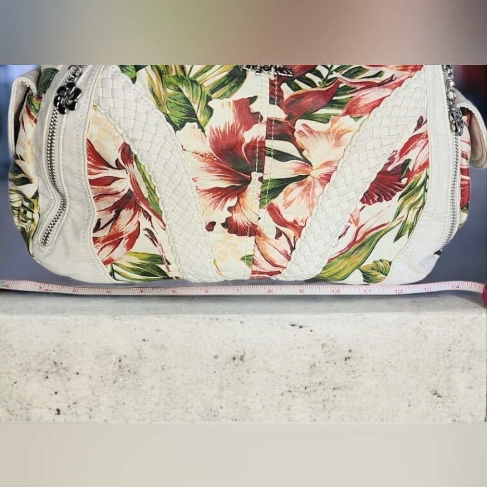 Floral White Angel Kiss Shoulder Bag With A Detachable Crossbody Strap Bag - Picture 8 of 13